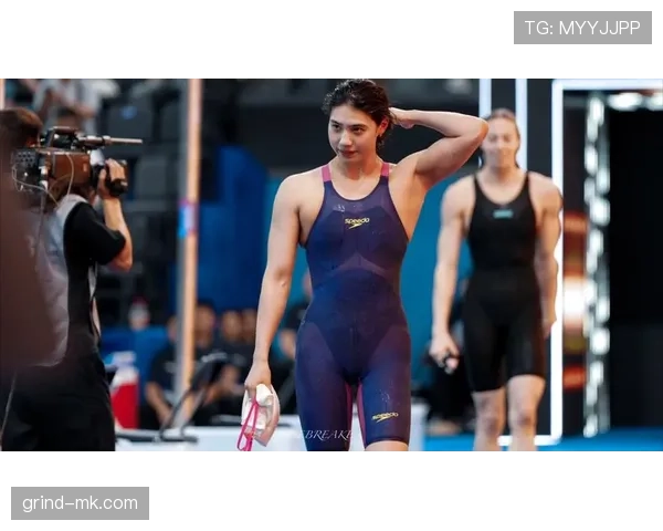 张雨霏泳池里冷面冠军，生活照却像土豪闺蜜——这反差谁受得了
